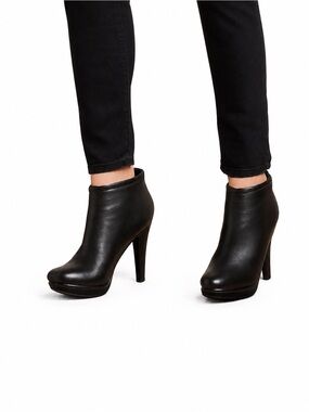 Bottega Veneta Black Leather Ankle Boots